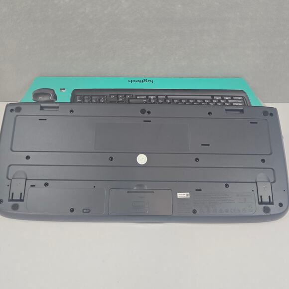 Logitech mk320 Wireless Full Keyboard & Mouse Combo with USB Receiver - Picture 9 of 16